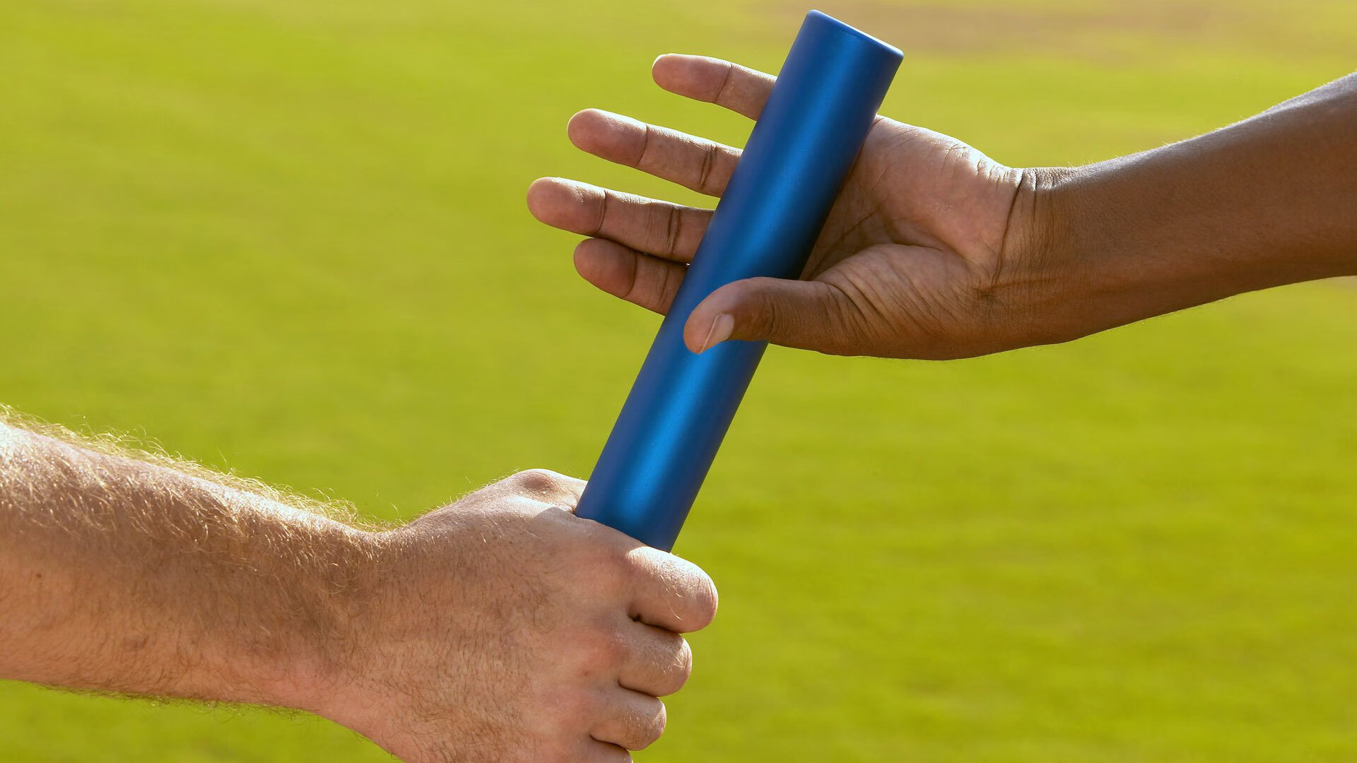 两名旅欧球员入选印度国家队,引发本土足球体系变革讨论,印度著名足球运动员